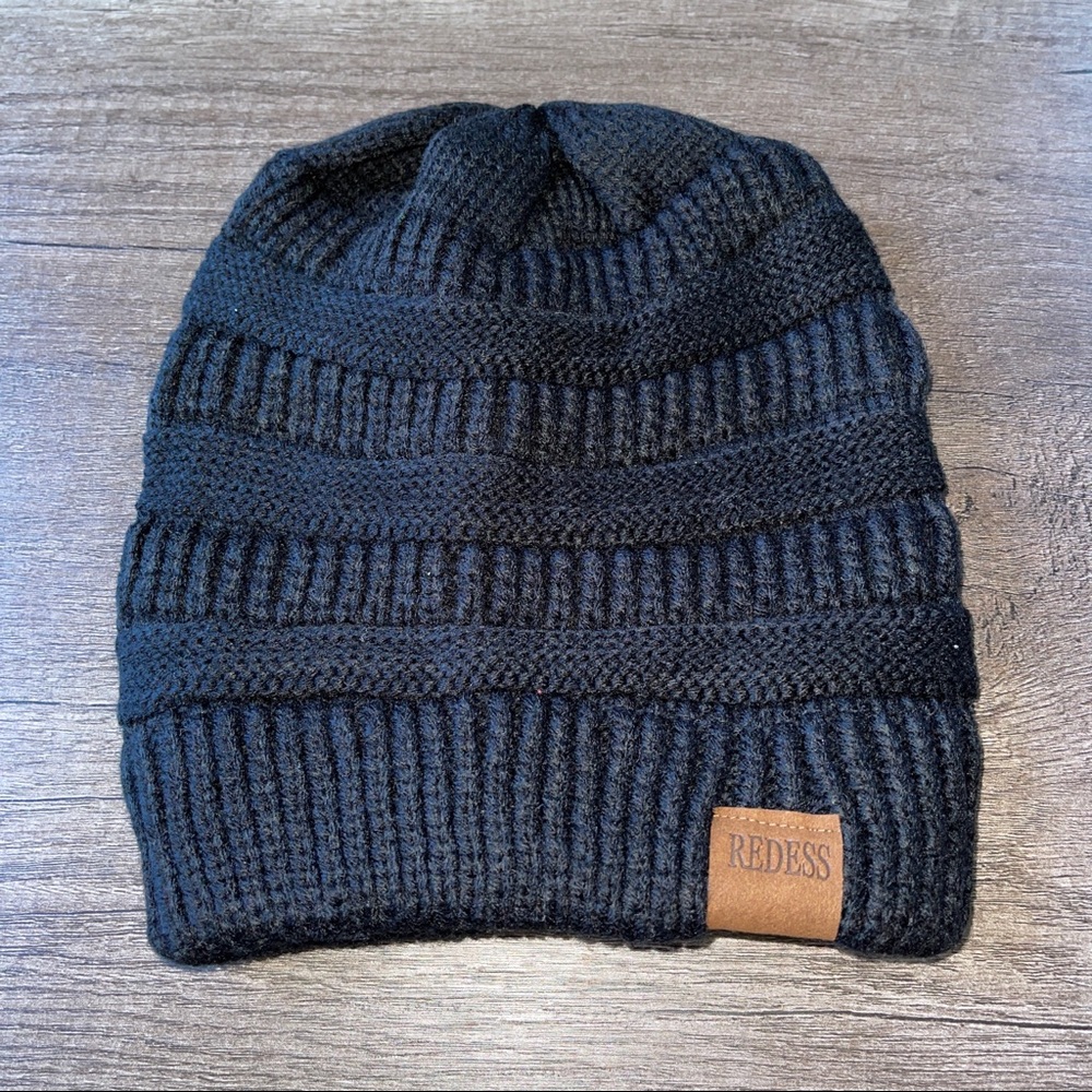 REDESS Slouchy Ribbed Beanie - Picture 2 of 3